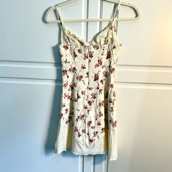 NWT WeWoreWhat Ivory Lace Trim Peplum Rose Print Corset Mini Dress.  Size 2 - Picture 5 of 8